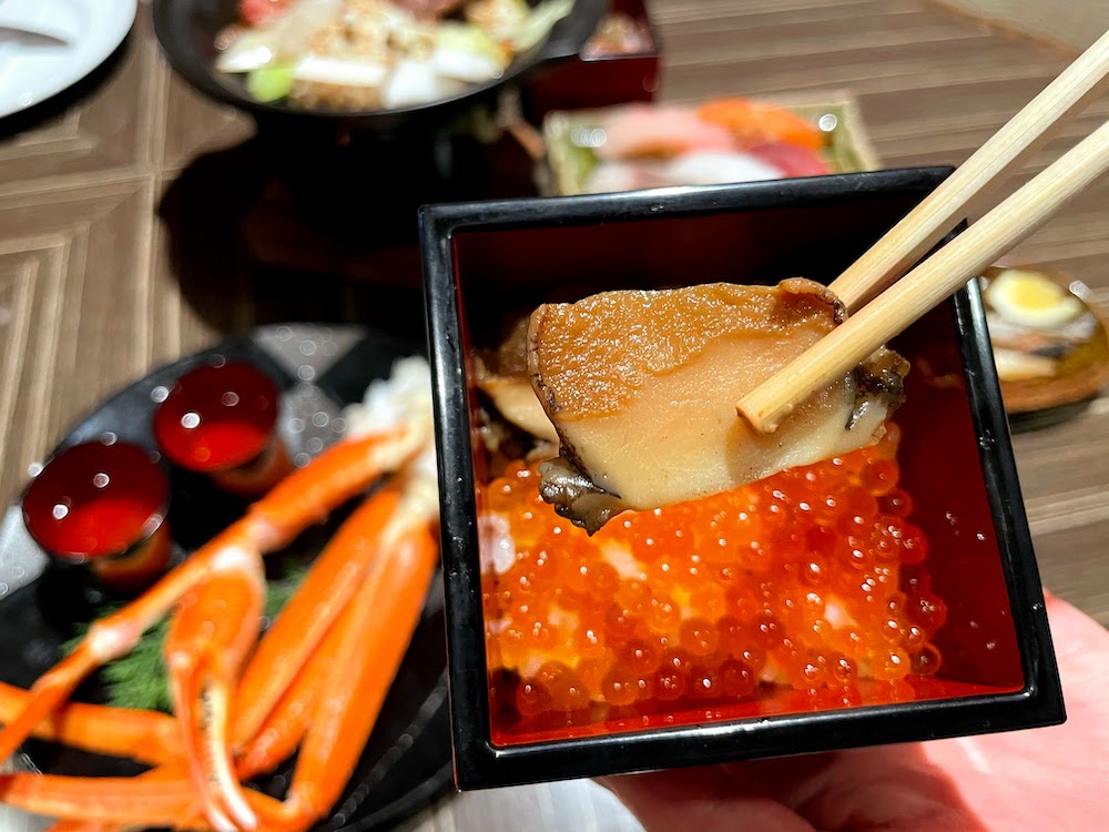 横浜ベイシェラトン「コンパス」のオーダービュッフェ|イクラの小丼